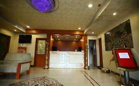 Metro Grand Hotel